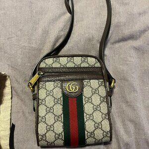 Gucci Cross Body - like new